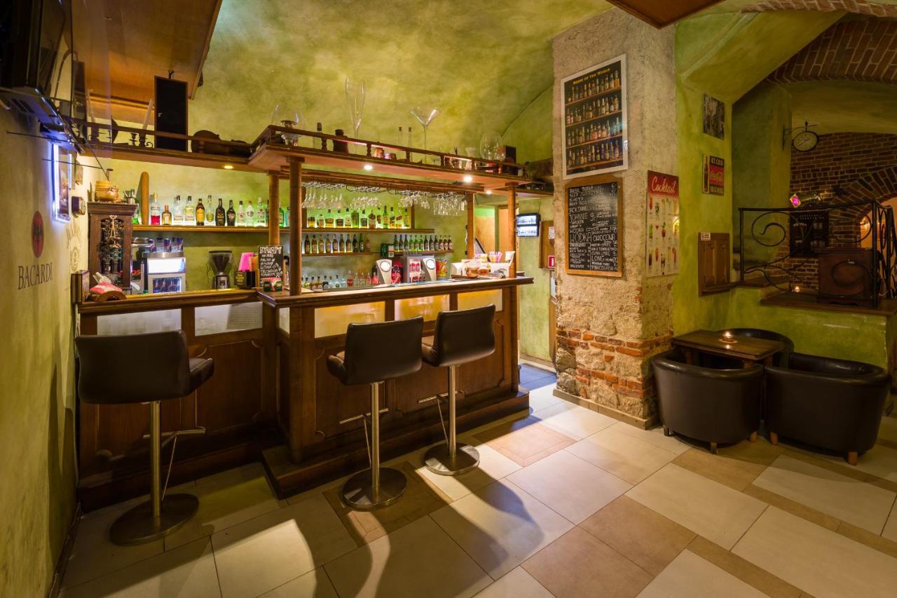 Faust Aparthostel Hostal